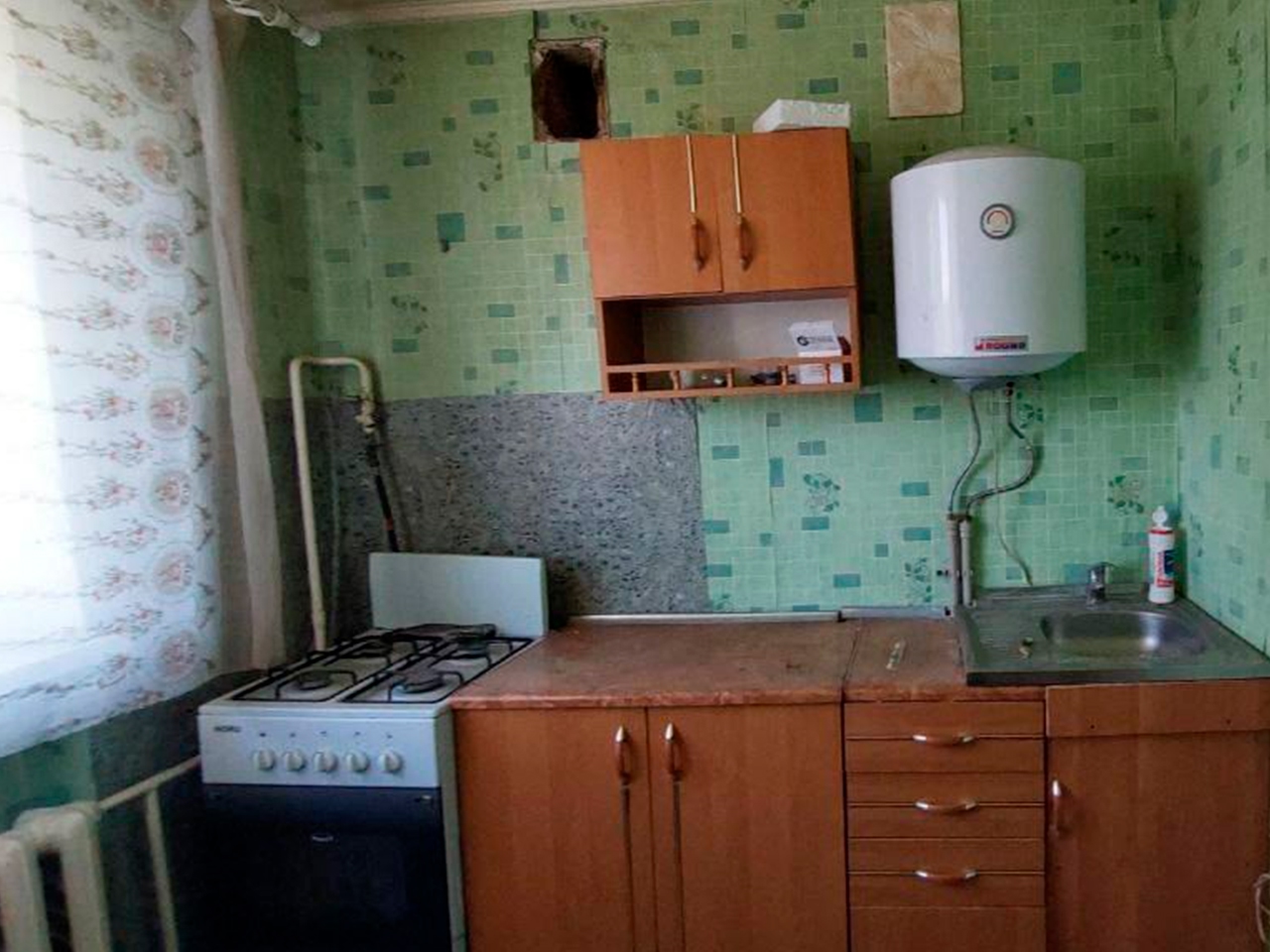 Продам 1-комн. квартиру на кв. Шевченко ● По адресу: г.Луганск, Ленинский р-н, кв.Шевченко ● Цена: 3 350 000₽ (возможен небольшой торг) ● Телефон: + 7 (959) 136-37-47 ● Описание: Продам 1-комн. квартиру в г. Луганске на кв. Шевченко. Чешский проект, 5/5 этажного кирпичного дома. Крыша после капремонта. Площад...
