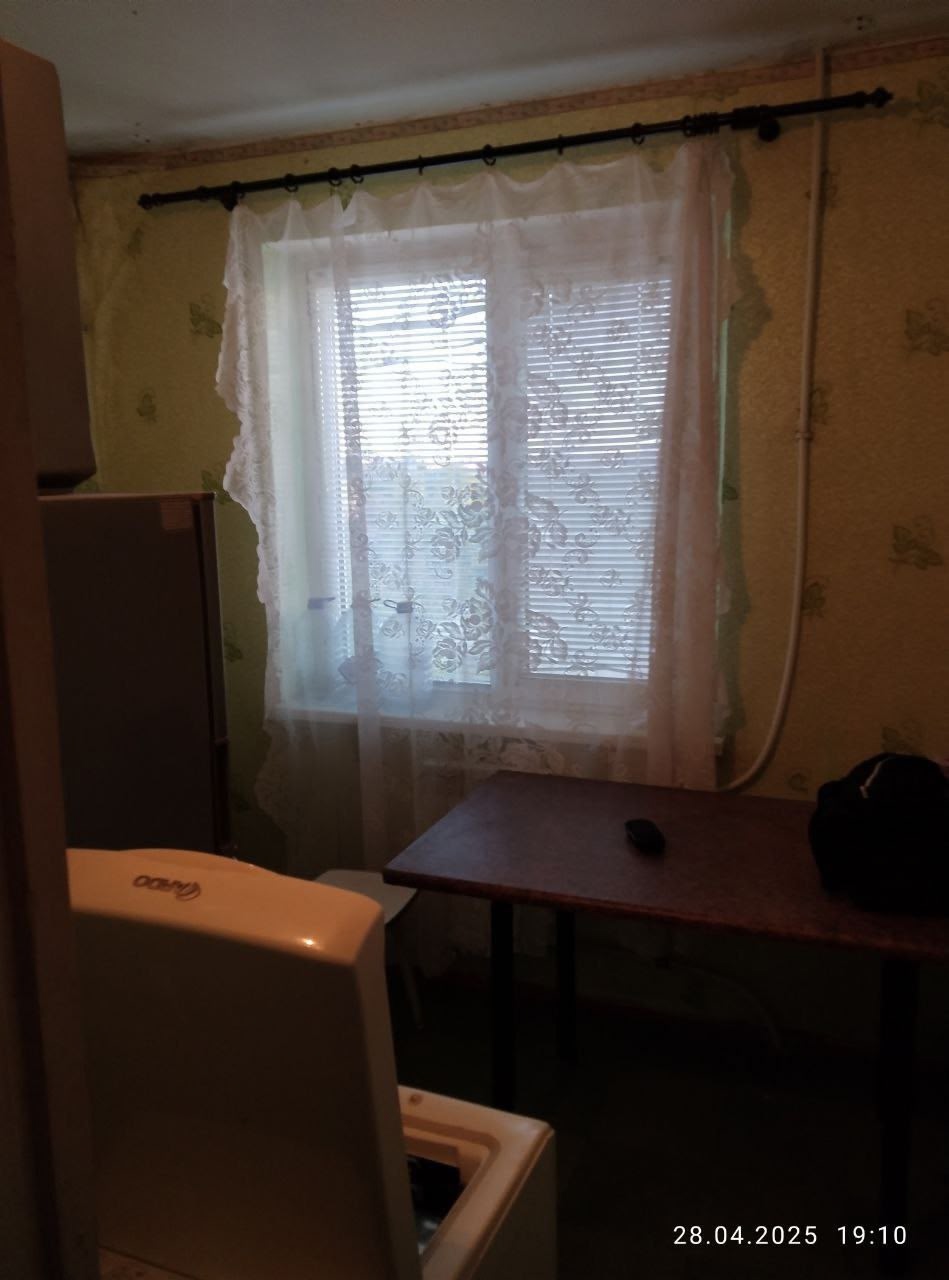 ДОЛГОСРОЧНАЯ АРЕНДА Сдаётся 1комн квартира на востоке в р-не супермаркета "Окей" Обычное жилое сост, необходимая мебель, вся бытовая техника, горячая вода постоянно, интернет. Рассмотрим строителей, студентов,семейную пару. Без дом.животных! Цена-25тыс.руб первый, последний месяц +коммуналка Услуги ...