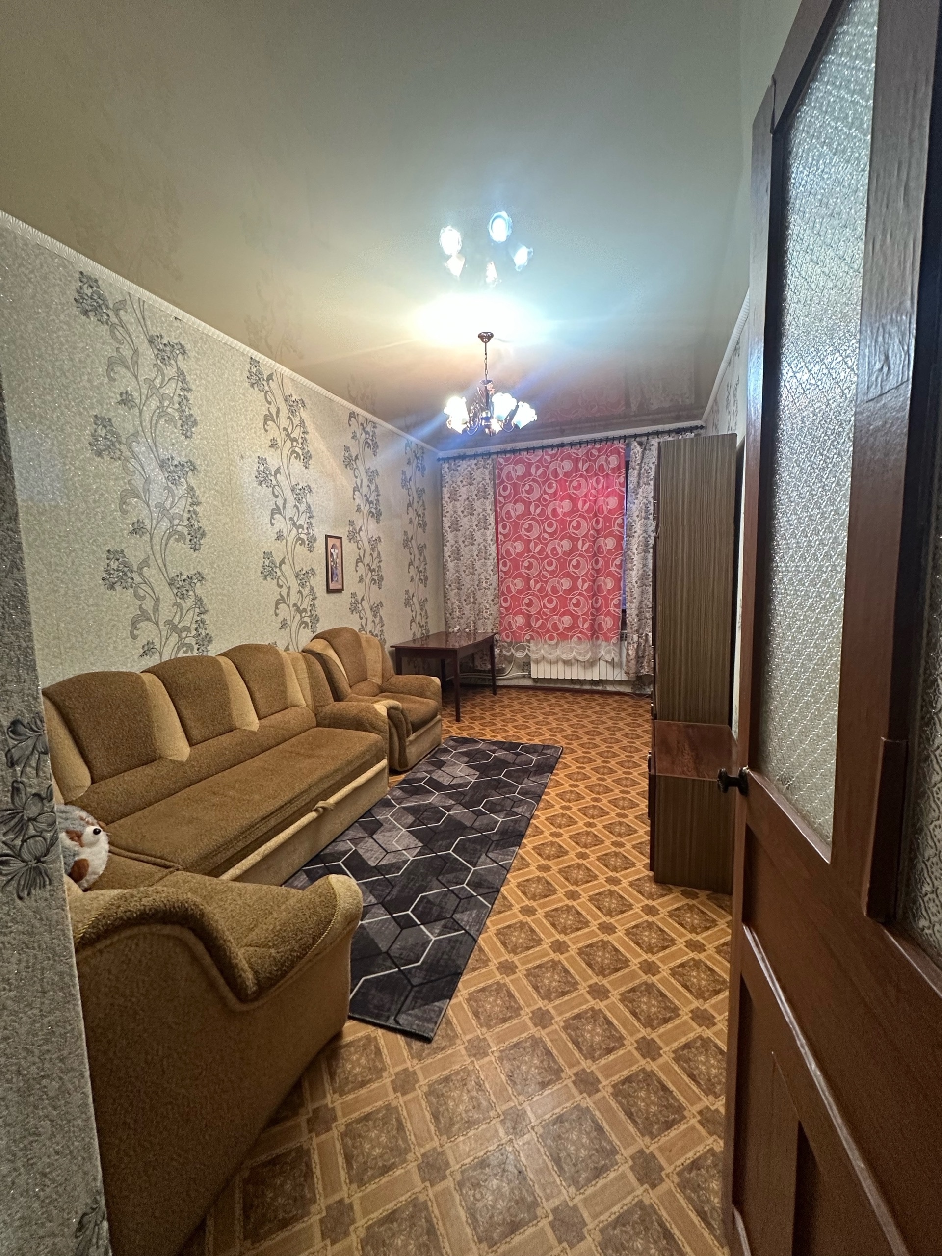 Сдам в аренду Квартиру в Краснодоне.
2-х Комнатная,заходи и живи!
Без животных. Автономное отопление,очень теплая. Район 4-й школы.
Цена: 25.000+К/у. ...