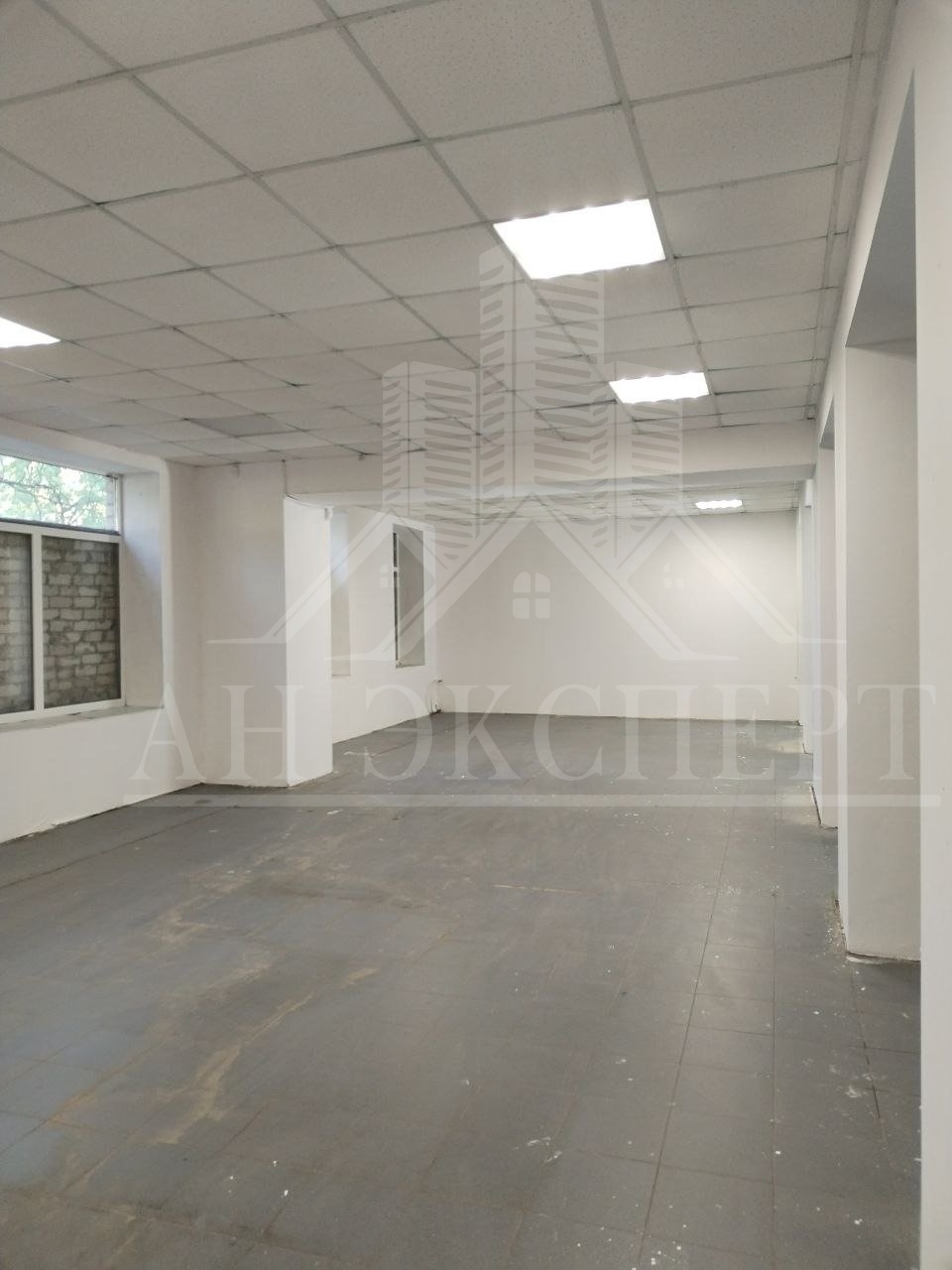 🏢 СДАМ КОММЕРЧЕСКОЕ ПОМЕЩЕНИЕ 🏢 📍 г. Золотое, Солнечный квартал, д. 2 📐 Общая площадь: 277 м² 🏢 Этаж: 1-й, отдельный вход с улицы ✅ ✨ ОПИСАНИЕ ПОМЕЩЕНИЯ: 🔹 Просторное помещение свободного назначения — идеально под офис, банк, МФЦ, торговую точку, сервис или производство 🔹 Отдельный вход + дополнительный выход...